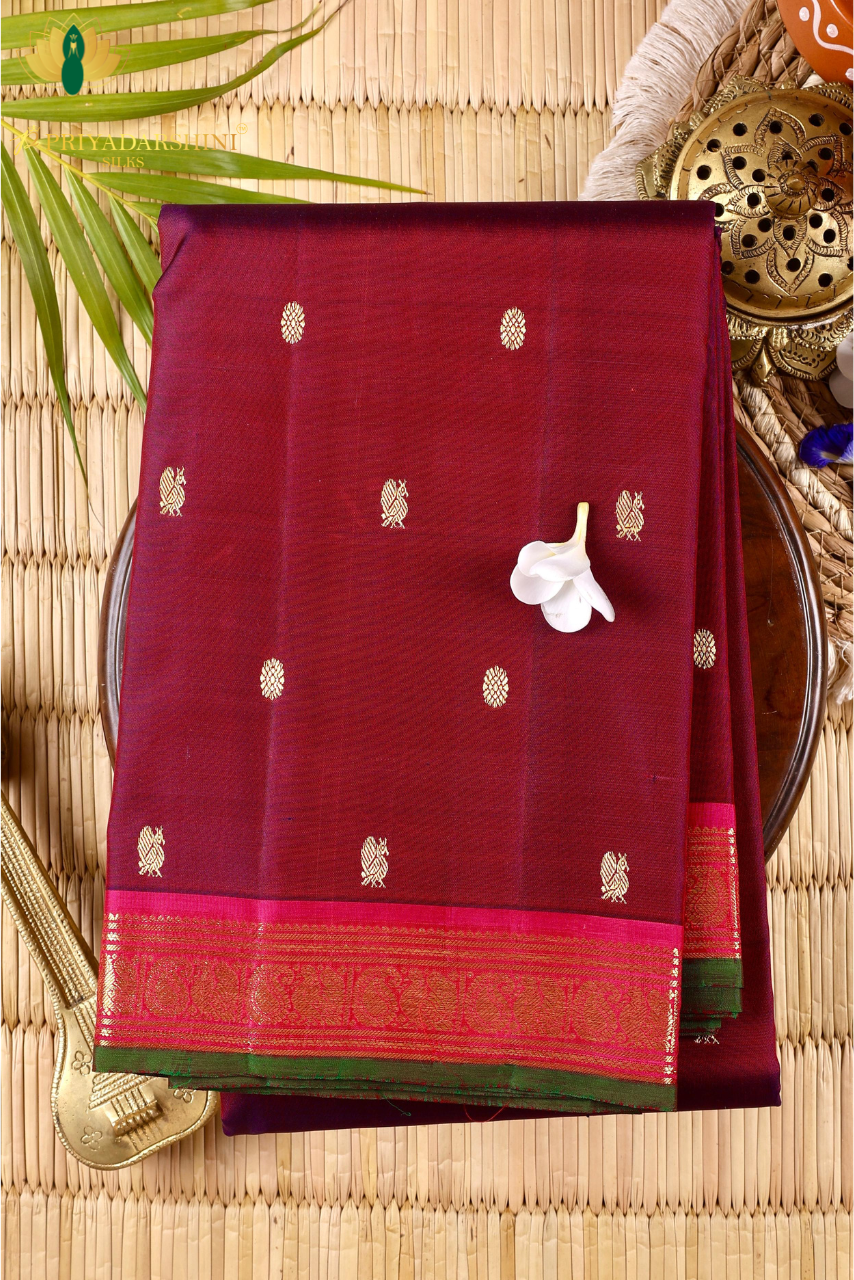 Small Border Green Kanchivaram Silk Saree with Mayil Chakram Selvedge | Priyadharshini Silks