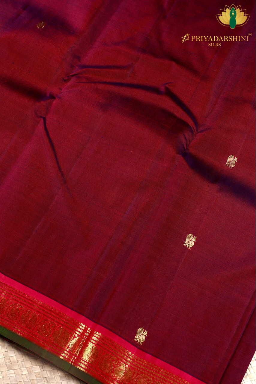 Small Border Green Kanchivaram Silk Saree with Mayil Chakram Selvedge | Priyadharshini Silks