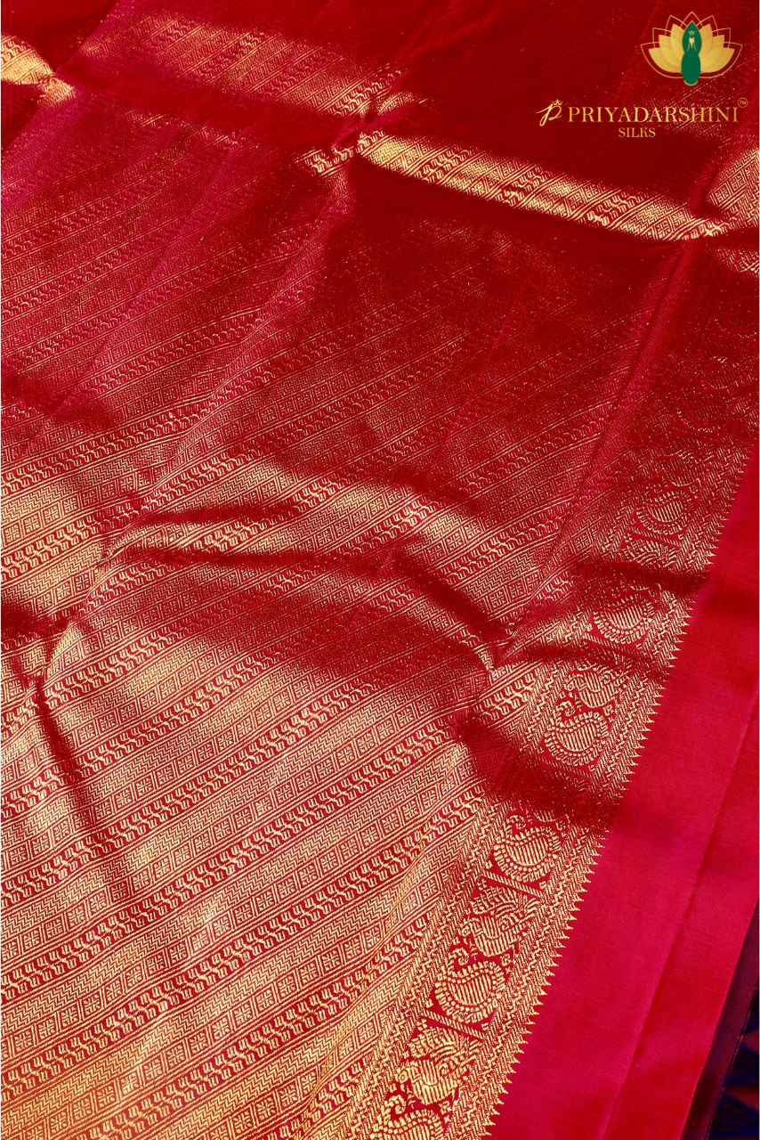 Small Border Green Kanchivaram Silk Saree with Mayil Chakram Selvedge | Priyadharshini Silks