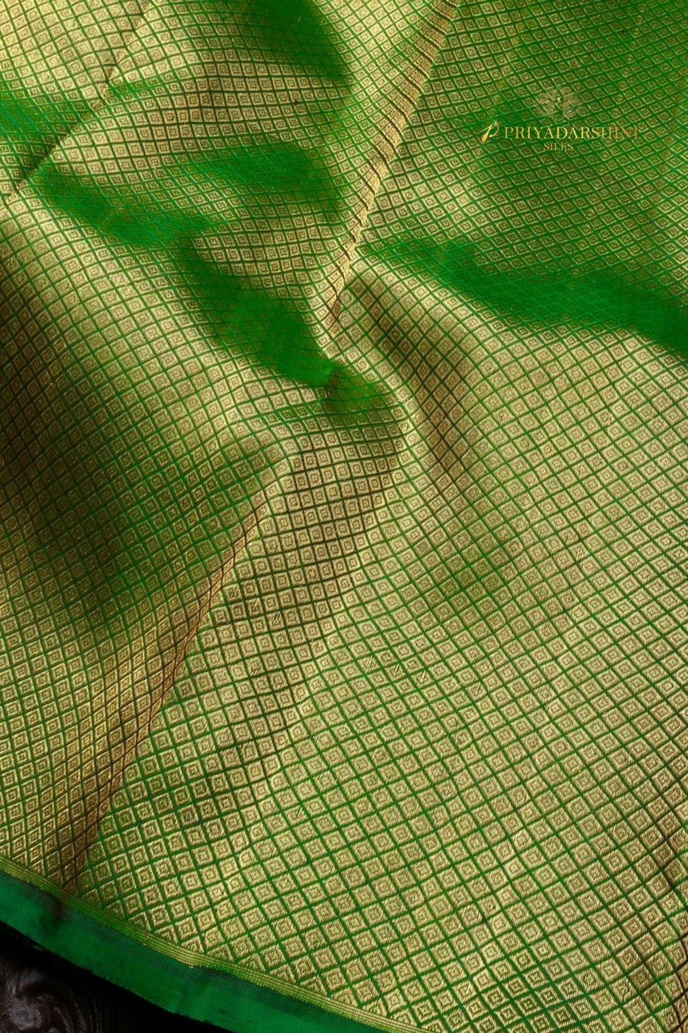 Borderless Purple Silk Saree with Iruthalai Pakshi Zari & Green Pallu | Priyadharshini Silks