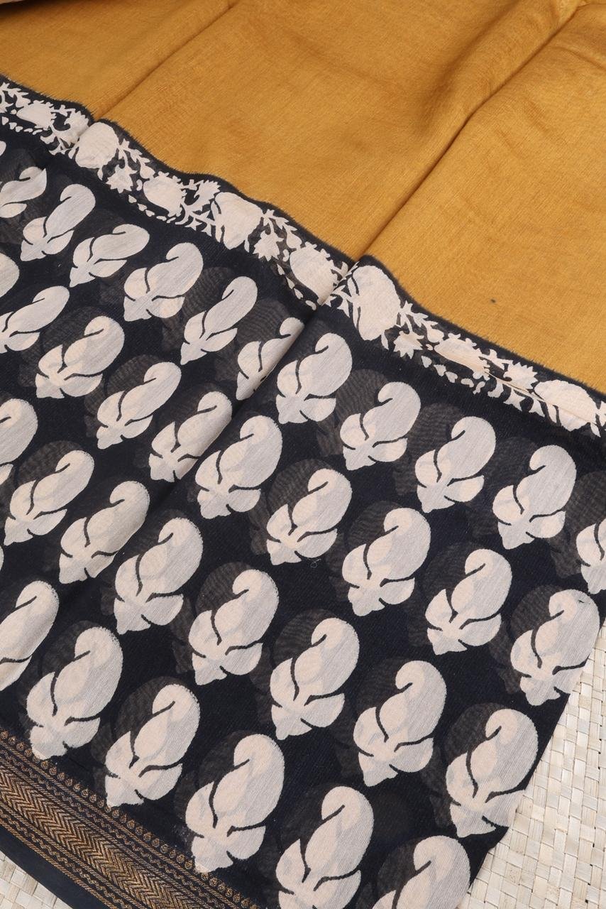 Maheshwari saree features a bold black body adorned with cream-colored floral motifs perfectly contrasted by a vibrant mustard-gold pallu 3