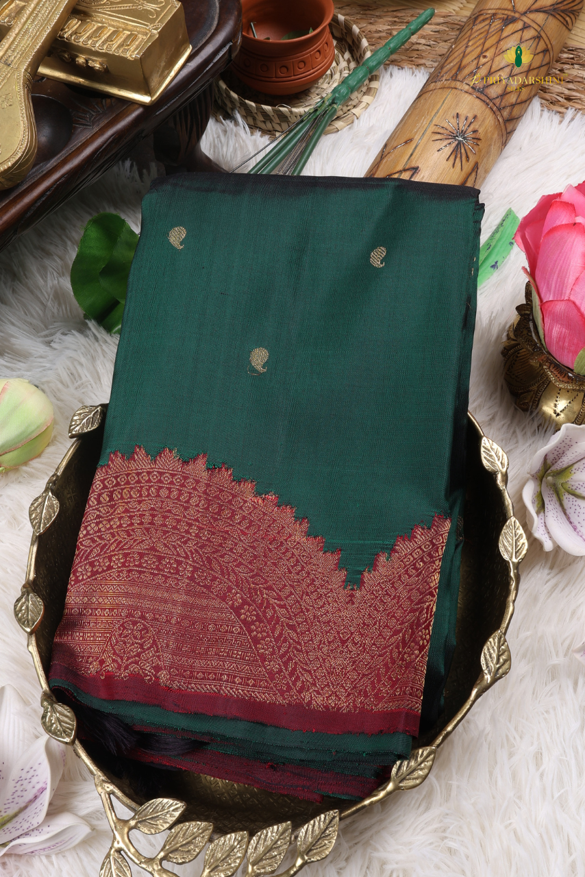 Emerald Green and Vermillion Red Paisley Butta - Kanjivaram Silk