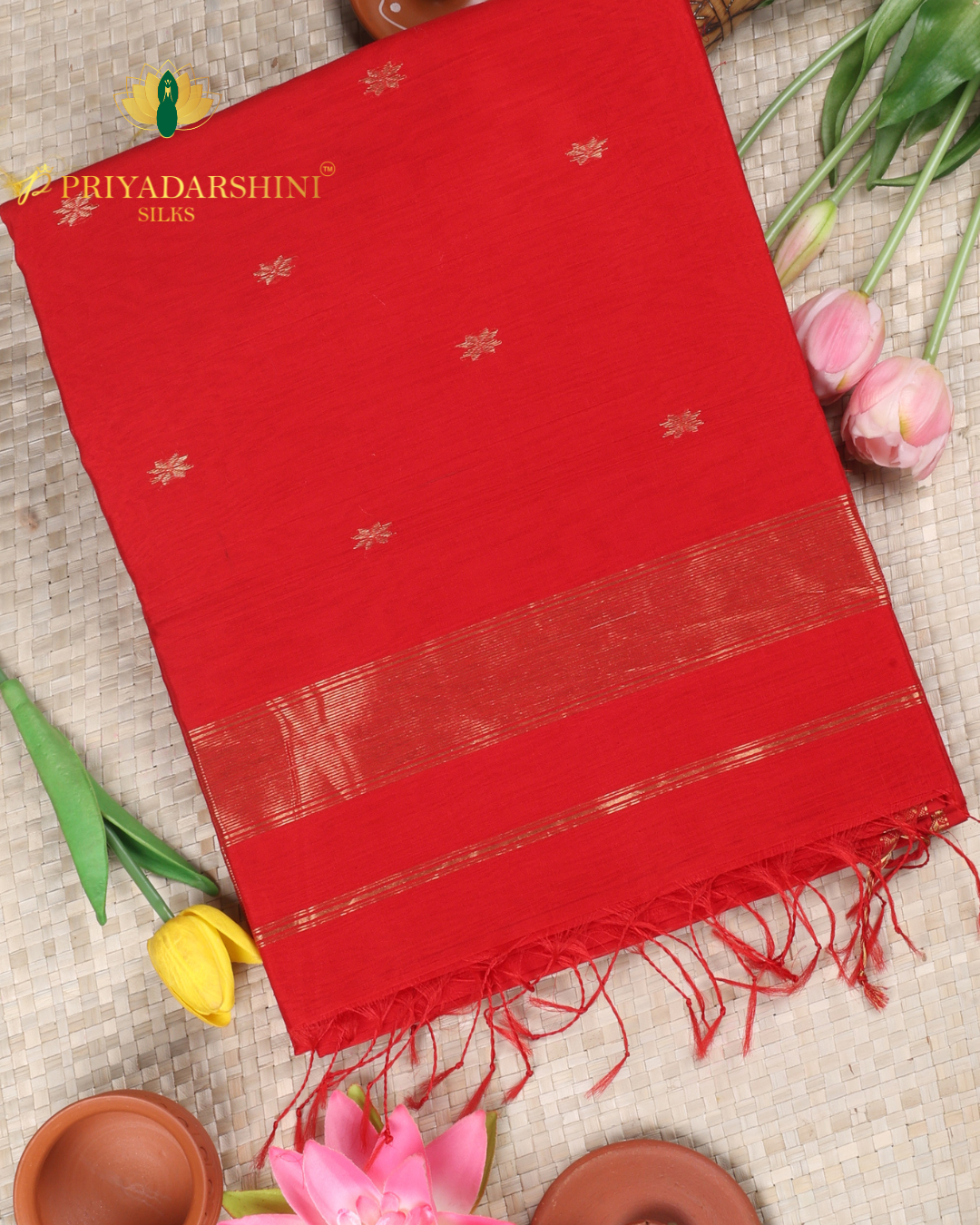 Chilli Red and Gold Star Motif - Maheshwari