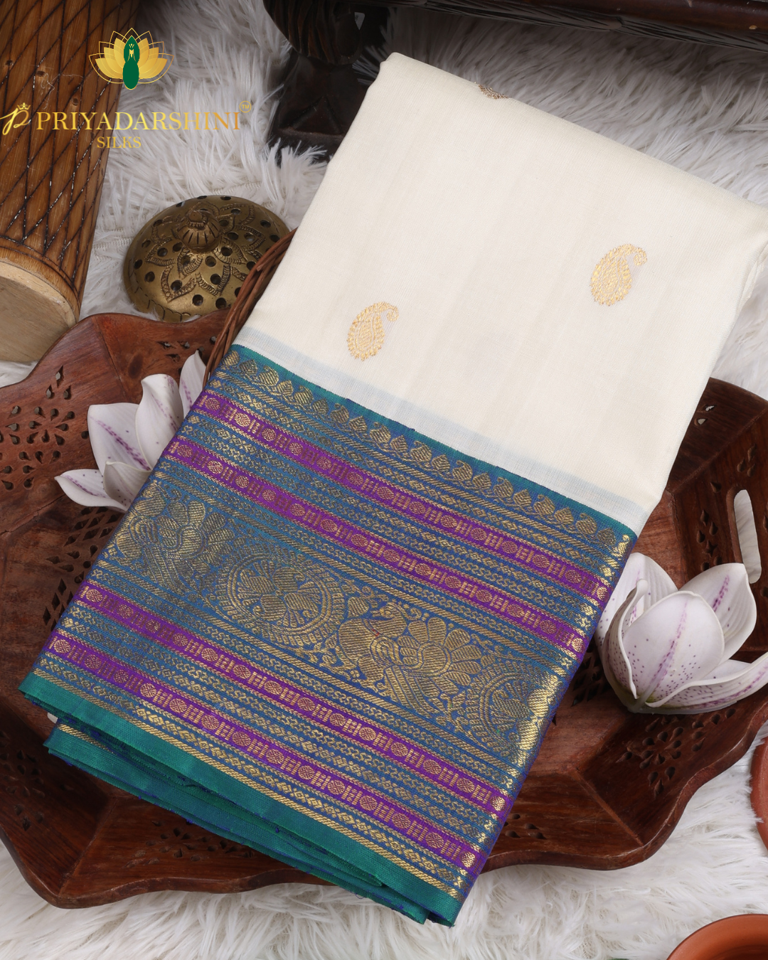 Cream and Teal Green Paisley Motif - Kanjivaram Silk